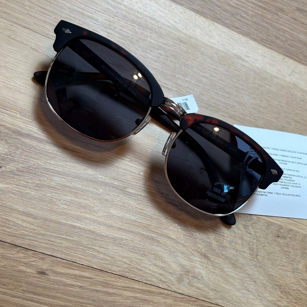 NWT Aeropostale Stylish Black Sunglasses